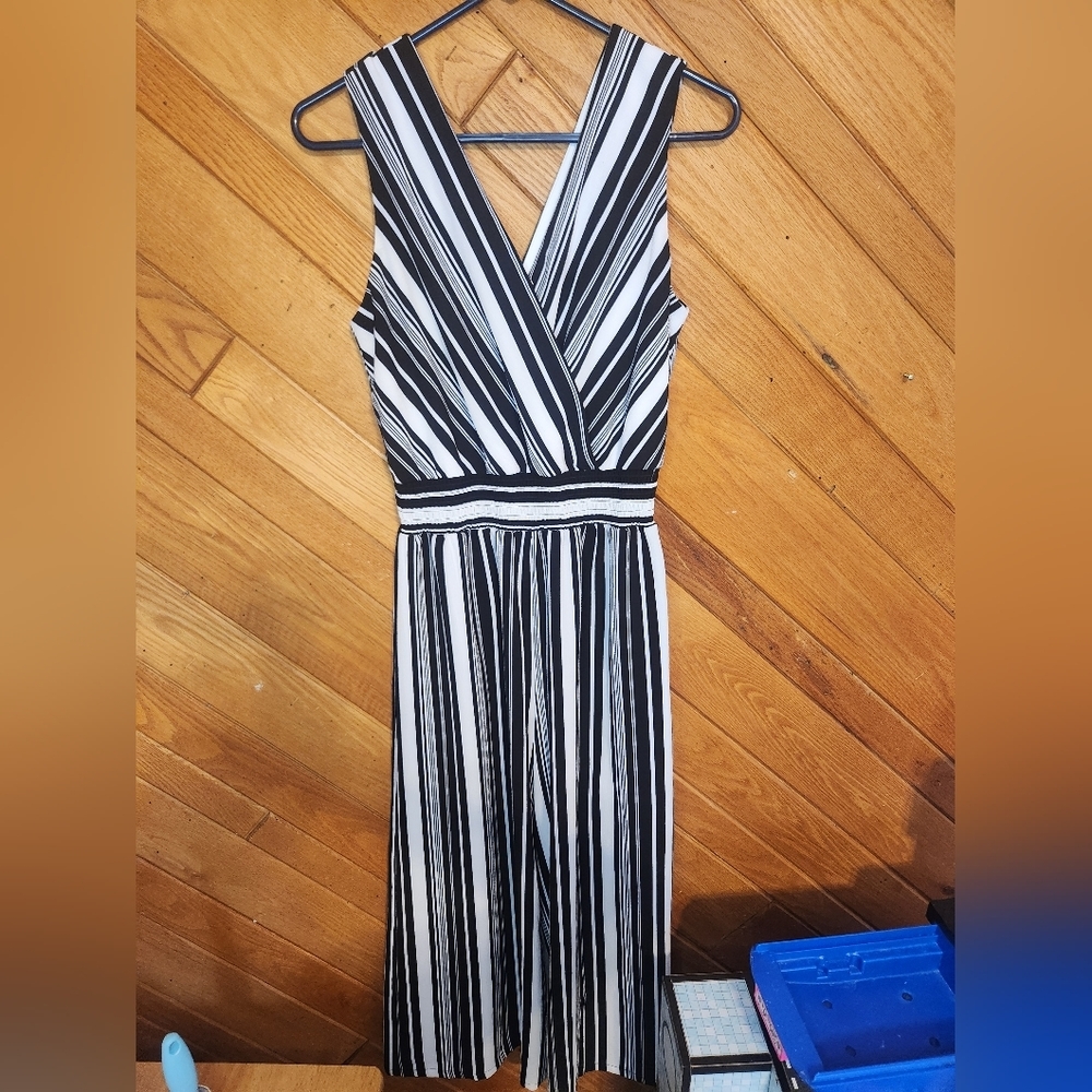 Apt 9 black and white vertical striped sleeveless deep v jumpsuit size medium